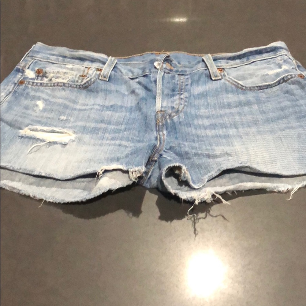 Levi’s cutoff daisy dukes shorts